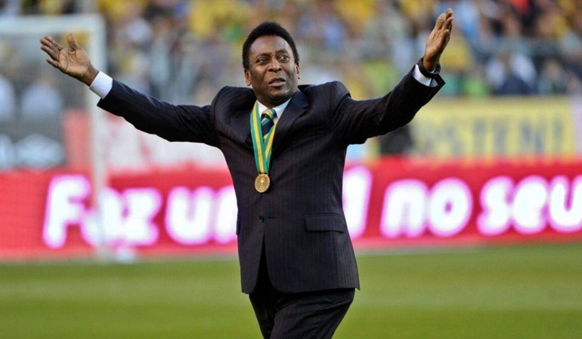 Pele extends hospital stay due to infection